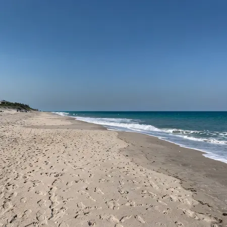Act Fast: April–June Specials, Private Beach, Updated Pool, Cozy A1A Retreat