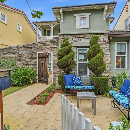 Luxurious 4Br Home Steps from Beach-Big Hot Tub,Fire Pit,AC,Bikes, 2 King Beds