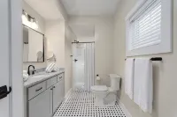 The Cove at Sylvan Beach - Pet friendly lakeside cottage with a pontoon boat! - 무료 와이파이