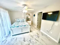 “RENOVATED Gorgeous House with ocean views from balconies, with Hot Tub & Pool” - 4성급