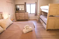 The PLAYFUL PELICAN on Florida's Intercostal Waterway: Beach a few blocks away - 3-Star