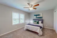 Stylish townhome, sleeps 8, pet friendly. - balcony