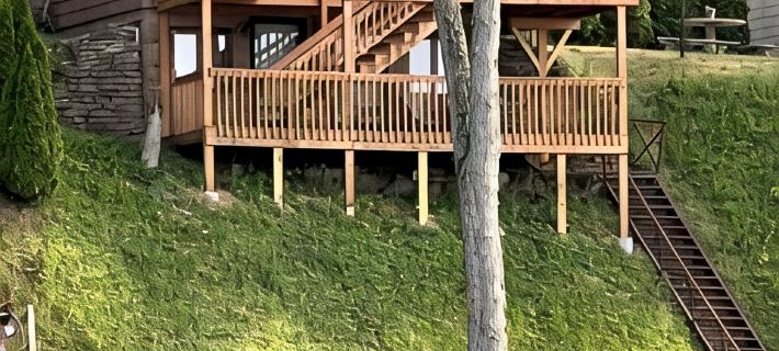 Amazing view of Stone Lake from top deck. Thirty five miles from Notre Dame. Hotels in LaGrange County