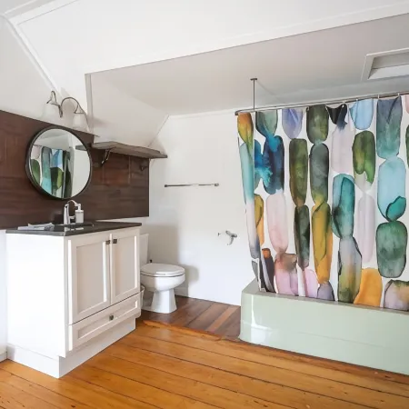The Legacy House: Walk to Inkwell Beach + Historic Charm, Modern Comfort
