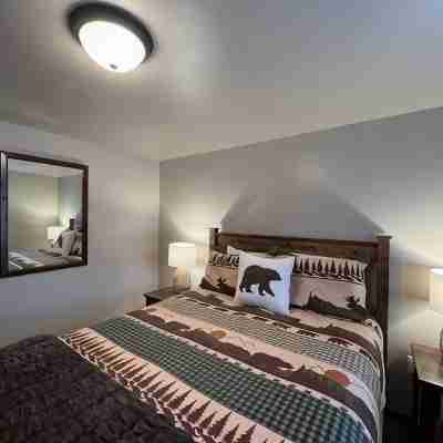 Lake George Getaway with SAUNA! Rooms