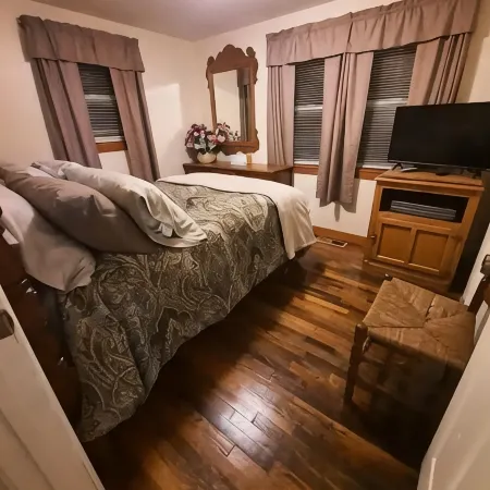 Cozy Country small two bedroom home.