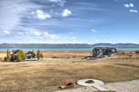 Private beach, pools/hot tub, winter sports, sleeps 20 - 4-Star