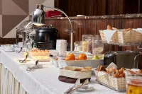 SK Royal Hotel Tula - موقف سيارات
