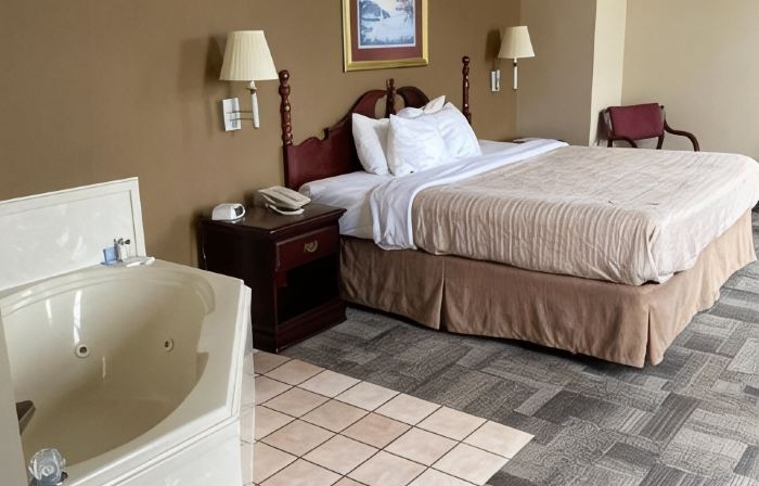 Collins Inn & Suites