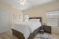 Amazing views of the mountains and city with game room and putting green!!! - Jacuzzi