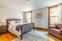 Charming Capitol Hill Craftsman Hotels in Stevens