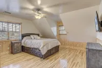 Gorgeous Cabin w/direct trail access for hiking & off roading!