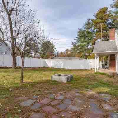 A spacious modern elegant 3 bedroom Ranch, Whole House located in South Nashua. Hotel Exterior