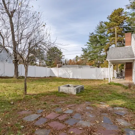 A spacious modern elegant 3 bedroom Ranch, Whole House located in South Nashua.