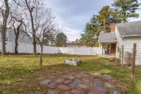 A spacious modern elegant 3 bedroom Ranch, Whole House located in South Nashua. - Boutique