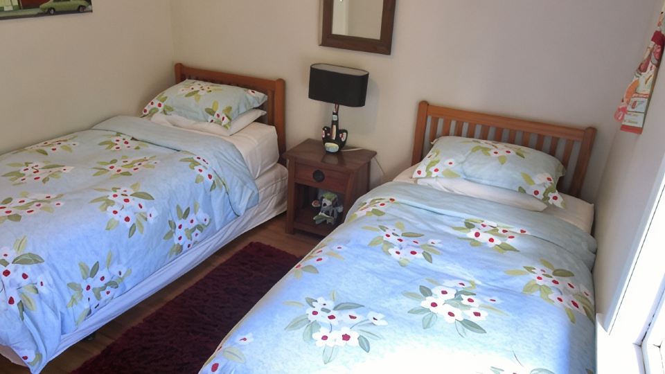 Greytown Cottage, Fast Fibre, SkyTV, all Linen and Cleaning fee included.