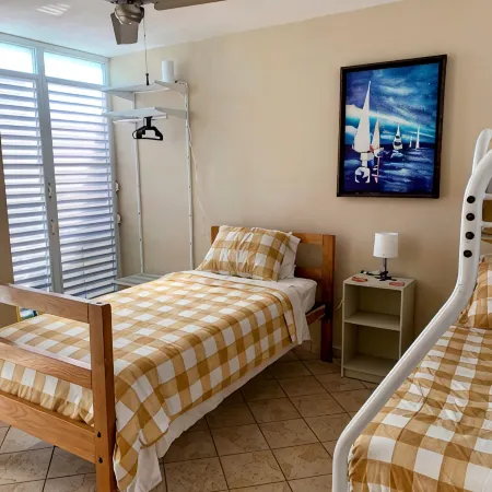 Spacious 3 bedrooms penthouse, near Combate Beach: Pools, Fun & Amazing Sunsets