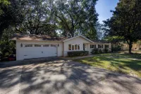 Near UF - Cozy Stay - Kitchen - Washer/Dryer