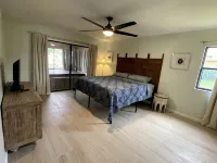 10 min from beach access, sleeps 10 private dock - 3-Star