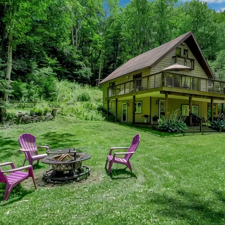 Ellicottville Chalet with beautiful storybook creek