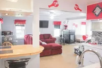 Niagara Falls cottage, close to all amenities.