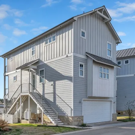 Reel Oasis, family-friendly, pet friendly, pool, boat slip, golf and on lake LBJ