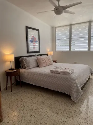 Beautiful oceanfront property with pool and amenities to relax - Homestays