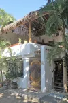 Villa Sophie 3BR/3BA, Beach Front Terrace, Heated Pool, Parking. - 2 ดาว