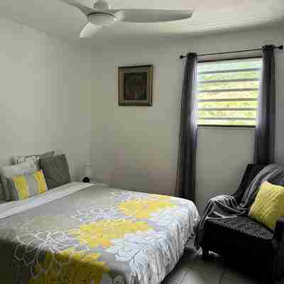 3 bedroom apartment with pool Rooms