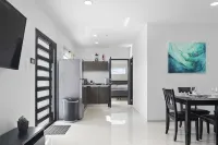 Large, Modern apartment with pool in exclusive Malmok/Arashi area, near beach. - 2-Sterne