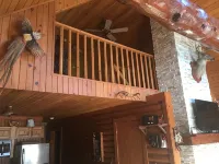 Unique Rustic, upscale, 3 br/2 ba Cabin w/Fireplace, Firepit, Pool Table & Wifi - Alphydda
