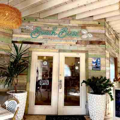 The Lost Crab at Sapphire - End Unit. Newly  Renovated. 1 Br. 781 Sqft! Balcony! Hotel Exterior