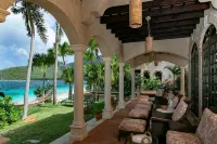 Luxurious 4 BR Beachfront Villa in Lower Peter Bay - 4つ星