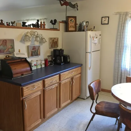 Tappan Lake Area: Sunny, peaceful Cottage with Fishing Pond on 13 Gorgeous Acres