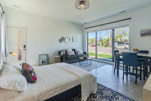 Modern Deluxe Studio Suite in lovely Oak Park! - Condos