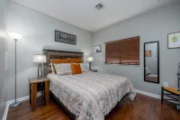 Walk to Downtown Gatlinburg - 4 minute walk - No Parking Hassles - Stunning View - Private Pools