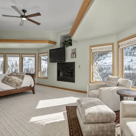 Ski to Lift/Walk-in 7 Bedrooms & 10 Baths, Hot Tub, Theater, Gym