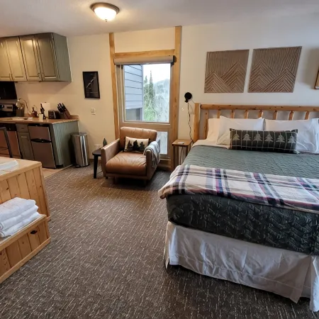 Whirlpool Suite w/ Pool, Hot Tub, Hiking, Golfing, & More on Lutsen Mountain