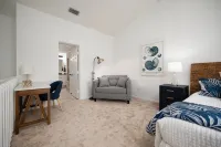 Location! Location! Location! BEACH, Shopping, Park, All 3 min walk! Super Clean - Jacuzzi