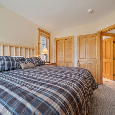 Slope Views, Cozy 2 King Beds, Pinball, Short 5 minute Walk to Everything!