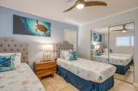 Oceanview Beachfront Menehune Shores Condo: Steps to the Beach,King Bed, Pool,AC - Balkoner