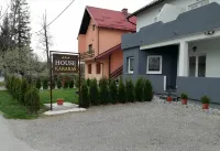 House Karakas - parkir