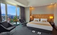Sintesa Peninsula Hotel