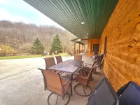 Log Cabin/ w hot tub, outdoor pool & pool table - 3-Star
