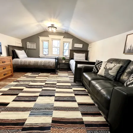 Ouray Basecamp. Walk to Restaurants, Shops & Hot Springs. Large 2Br/2BA