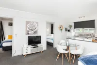 Waikanae Beach Motel - Motels