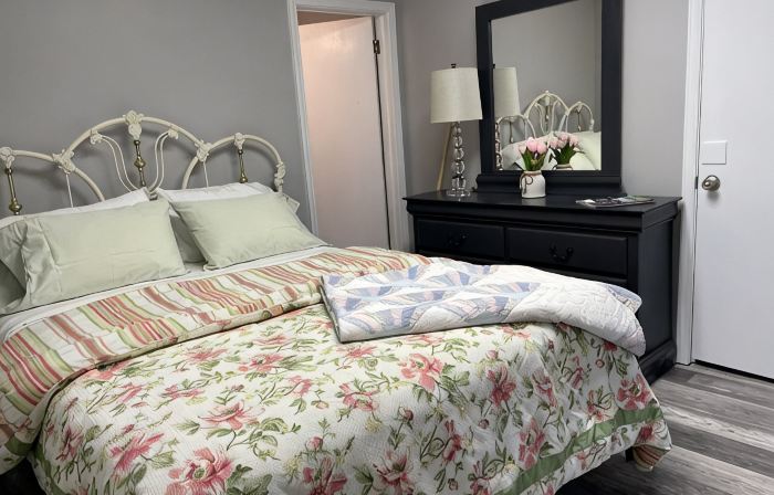 Loft apartment on Clifton, TN  Main Street Convenient, Cozy and Clean <br loading=
