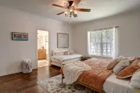 Lake Fork Premium Waterfront Retreat  - Fishing Boat Ramp Kayak Boat Dock/Slip - Homestays