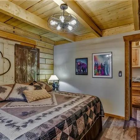 Riverfront, Authentic, Luxury Log Cabin-Black Bear