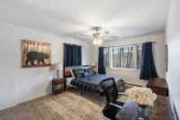 ★Cabin: Pet/Family Friendly, Hot Tub, Large Deck★ - 샬레 호텔